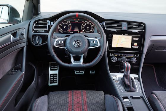 Volkswagen Golf GTI TCR салон